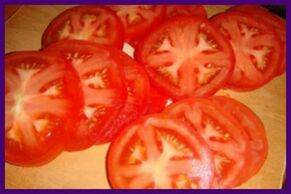 Los tomates ayudan a aliviar el dolor y la pesadez en piernas con varices
